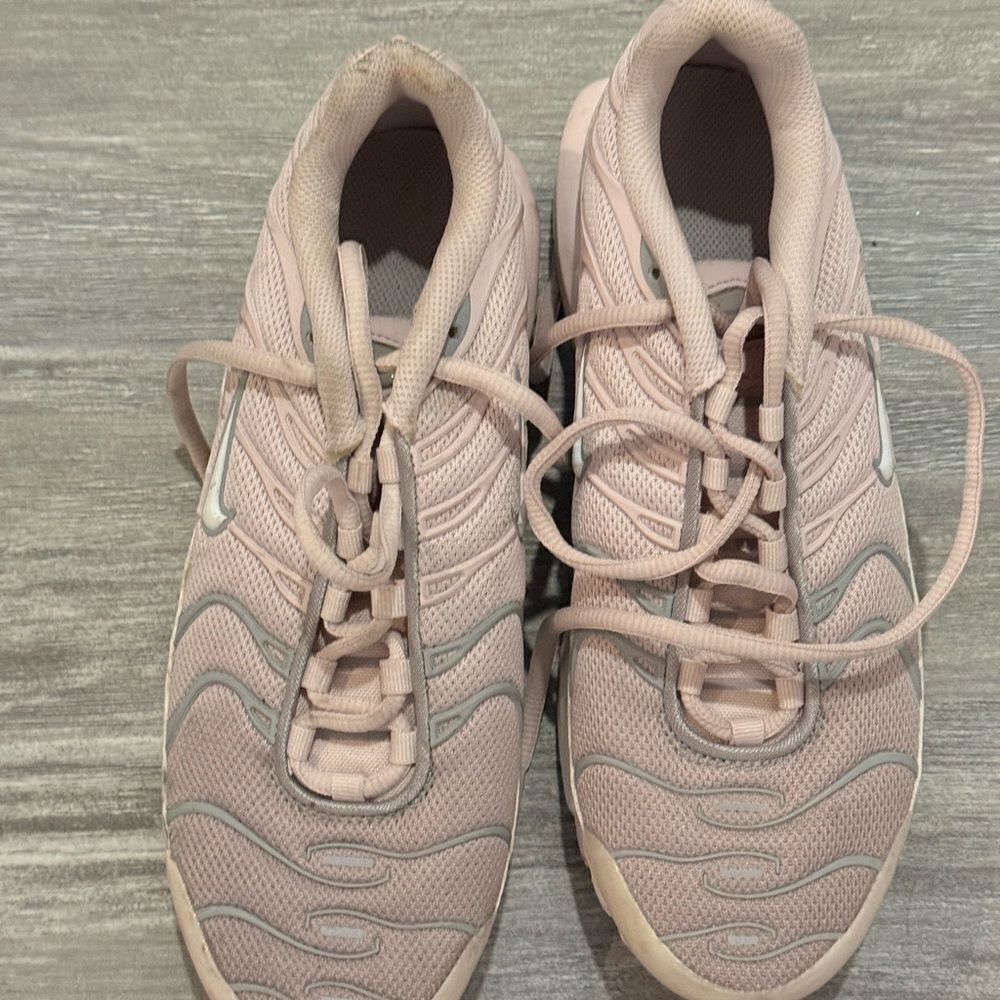 Nike Women's Light Pink Sneakers